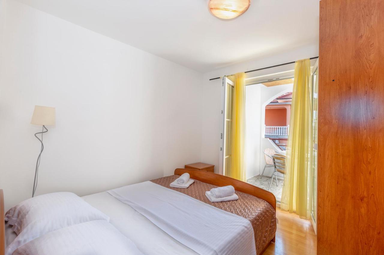 Apartmani Luky Karlobag Exteriér fotografie