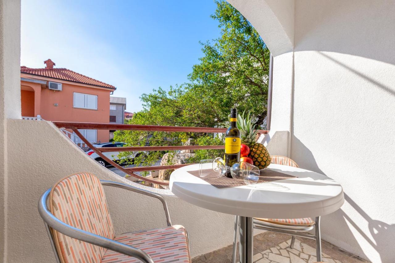 Apartmani Luky Karlobag Exteriér fotografie