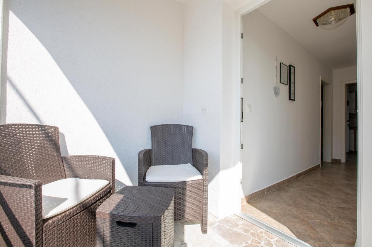 Apartmani Luky Karlobag Exteriér fotografie