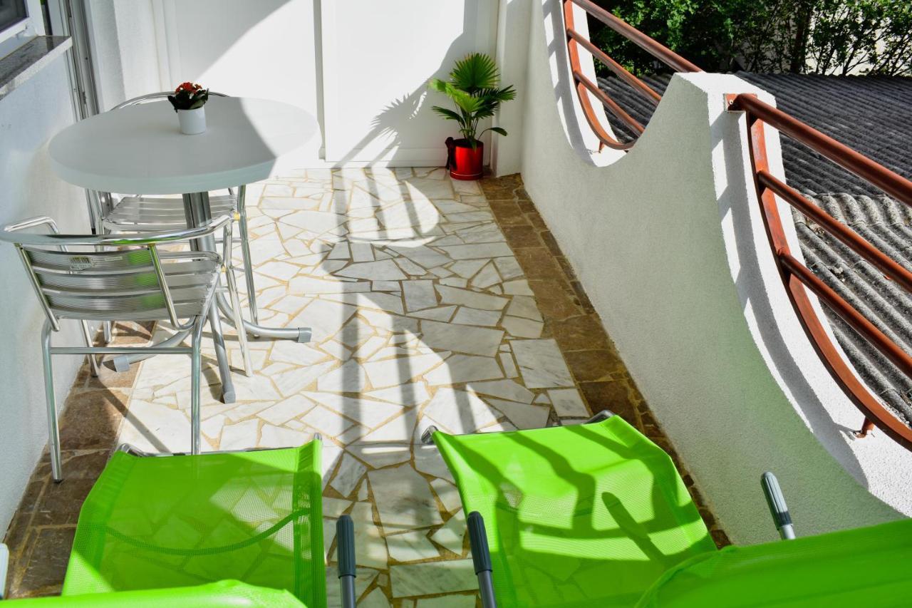 Apartmani Luky Karlobag Exteriér fotografie