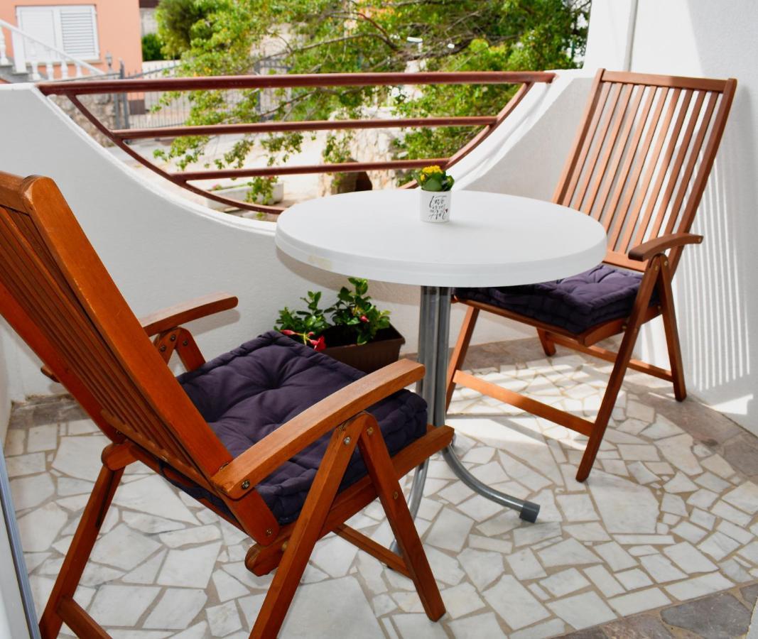 Apartmani Luky Karlobag Exteriér fotografie